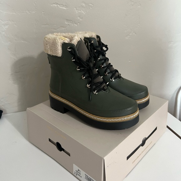 Snow Booties - Picture 1 of 5